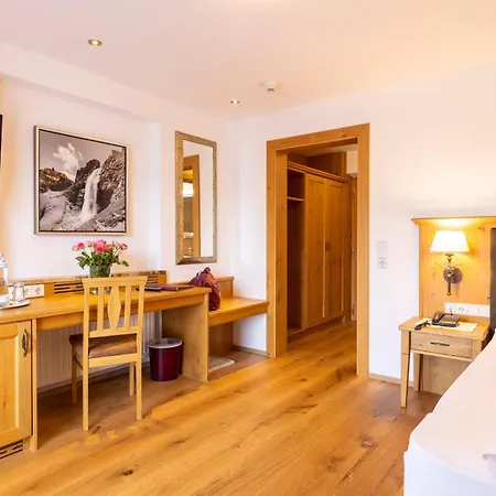 泽费尔德百乐酒店 酒店 4*