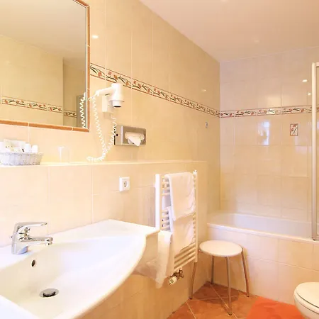 泽费尔德百乐酒店 4*